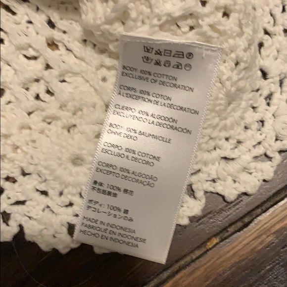 Crochet off shoulder crop top - Picture 5 of 5